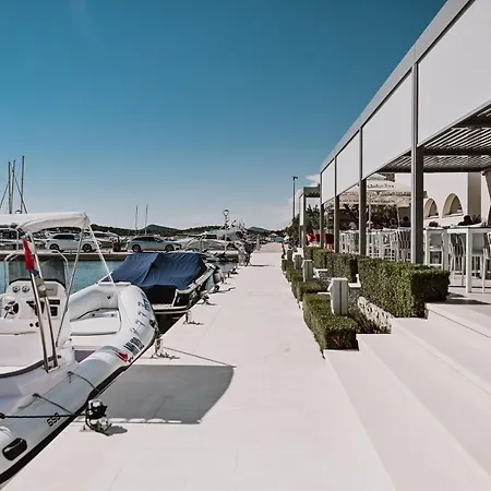 فندق Stomorin-marina Hramina 3*