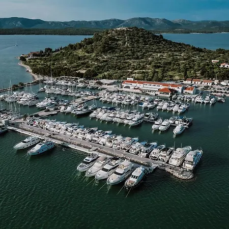 Hotell Stomorin-marina Hramina