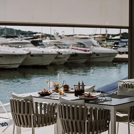 Stomorin-marina Hramina 3* مورتير