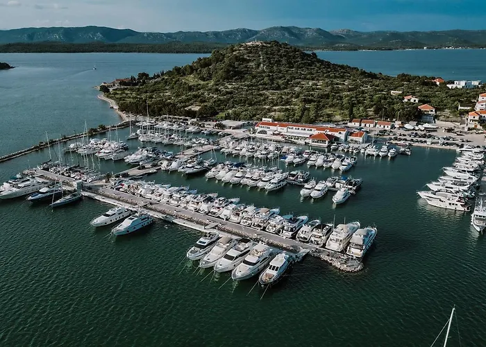 Hotell Stomorin-marina Hramina